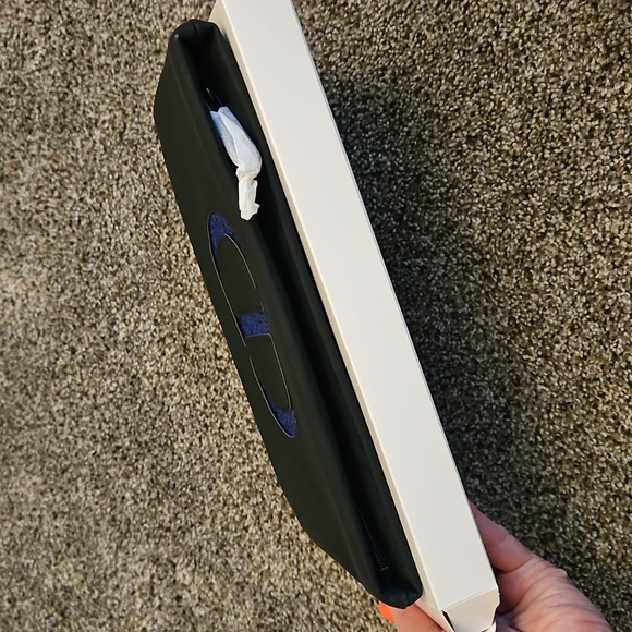 Dior Beauty/Cosmetic Bag - Picture 4 of 6